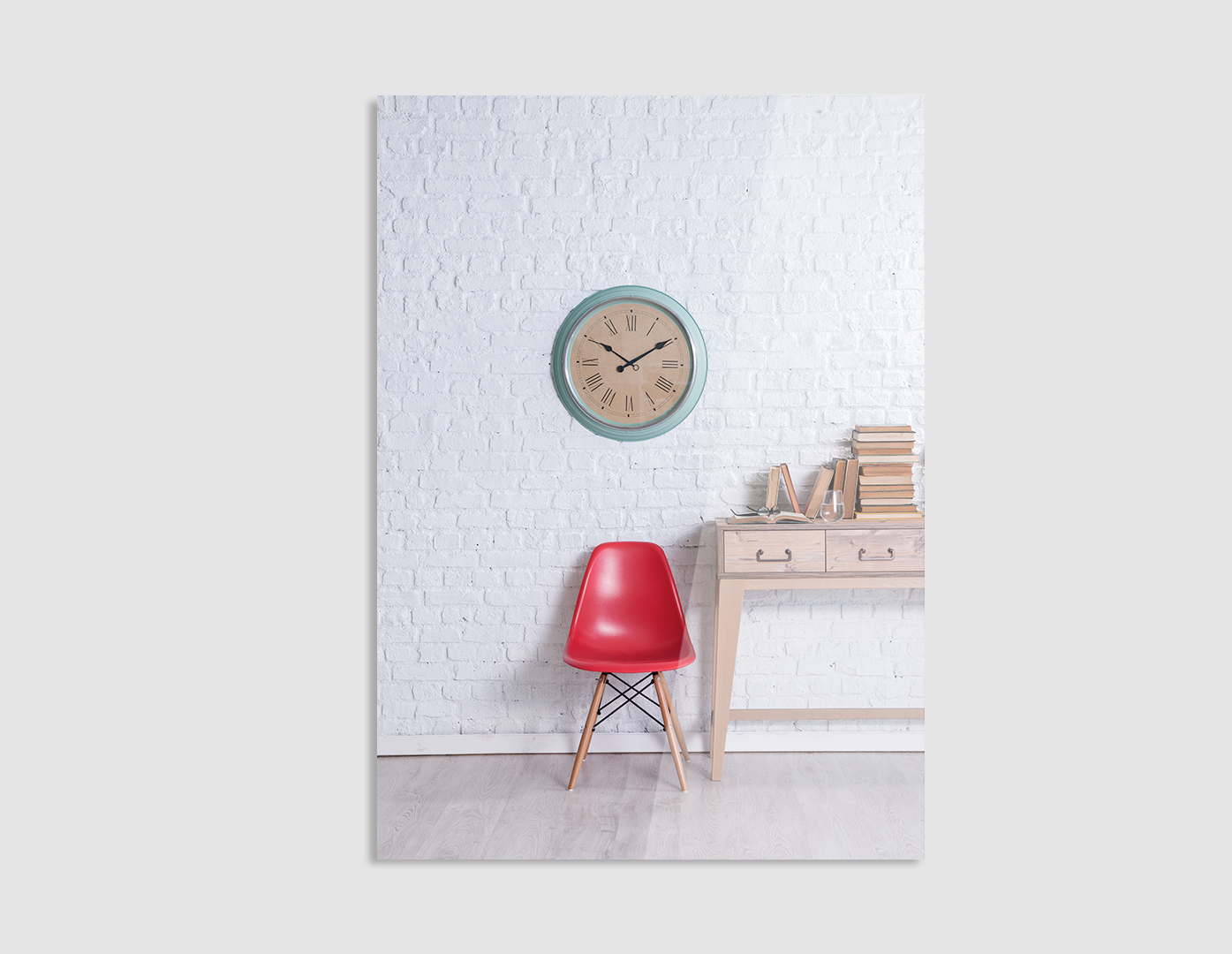 RELOJ CON SILLA ROJA