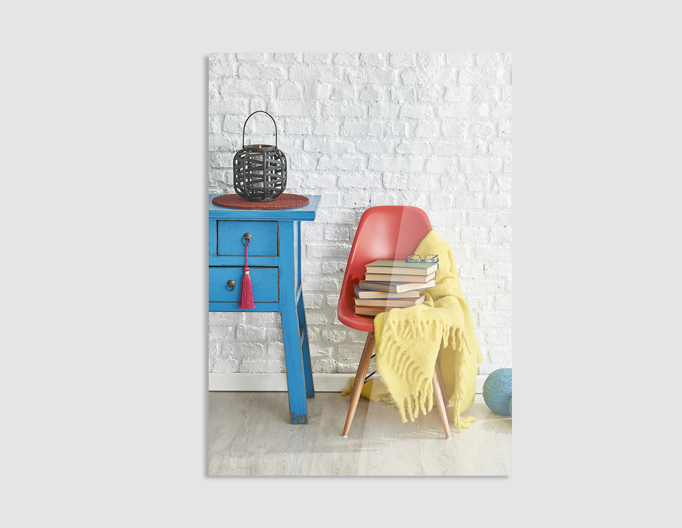 SILLA ROJA CON LIBROS