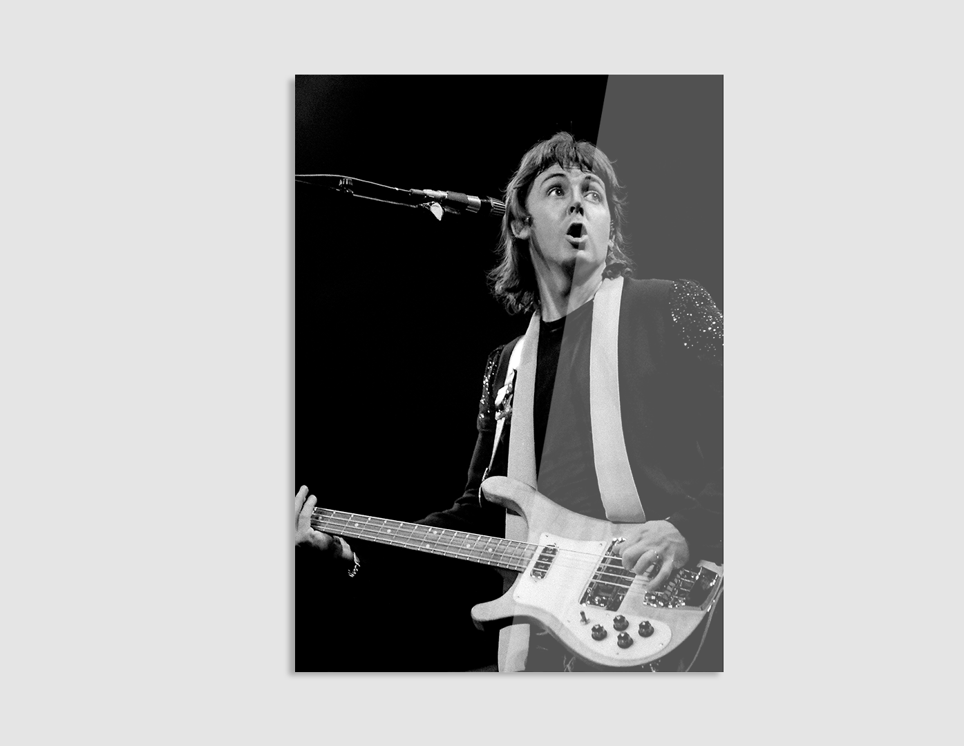 PAUL MCARTNEY CON GUITARRA