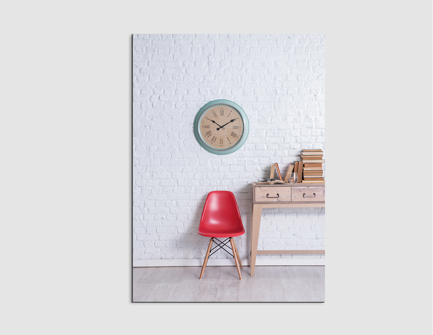 RELOJ CON SILLA ROJA