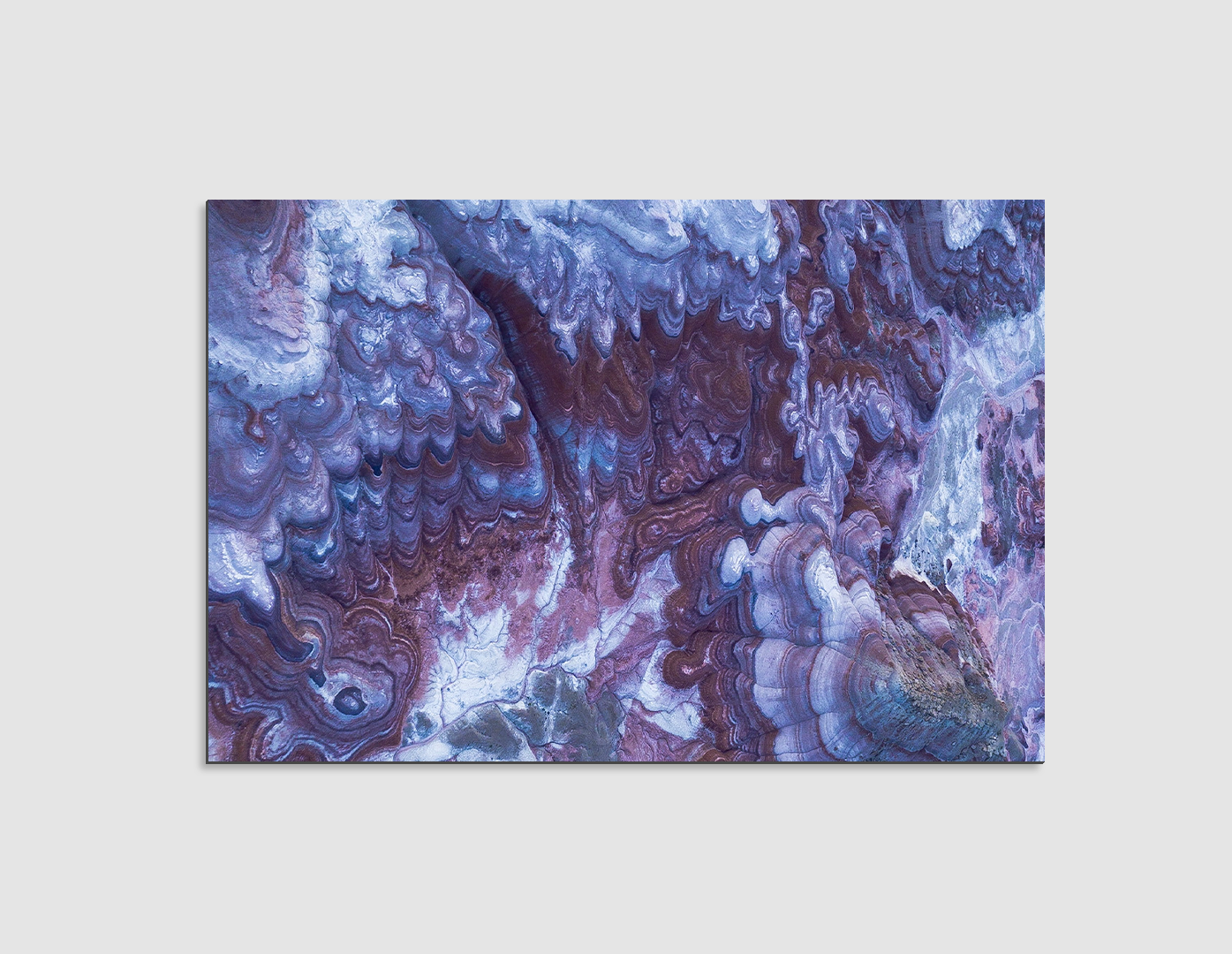 FORMACIÓN ABSTRACTA MORADA