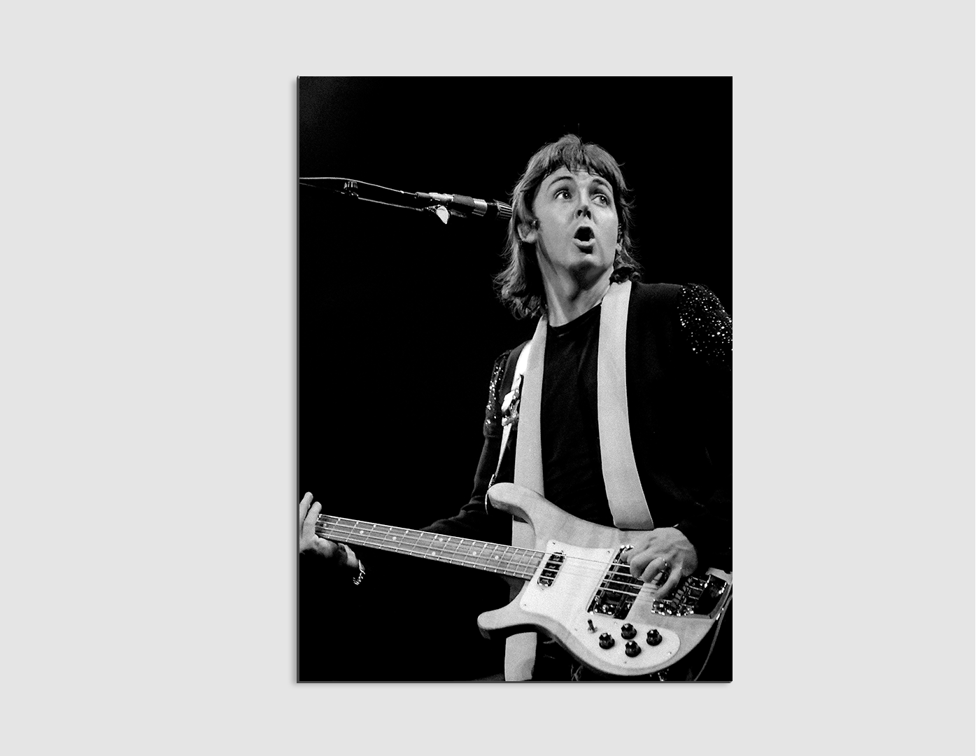 PAUL MCARTNEY CON GUITARRA