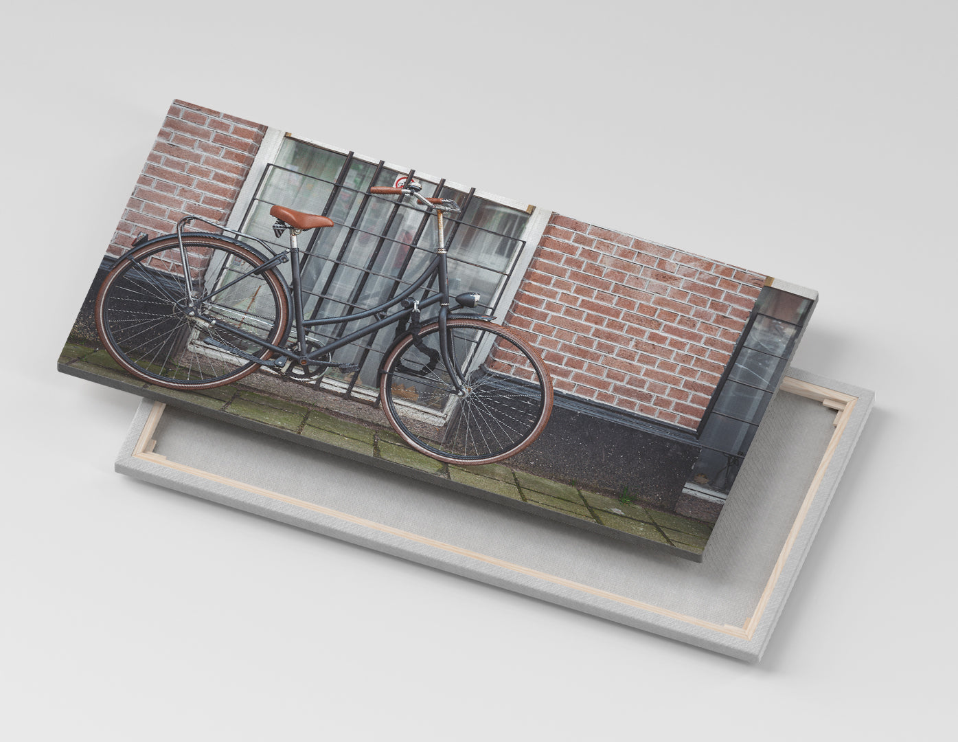 BICICLETA EN PARED DE LADRILLOS