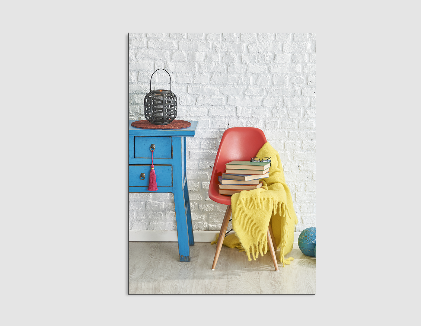 SILLA ROJA CON LIBROS