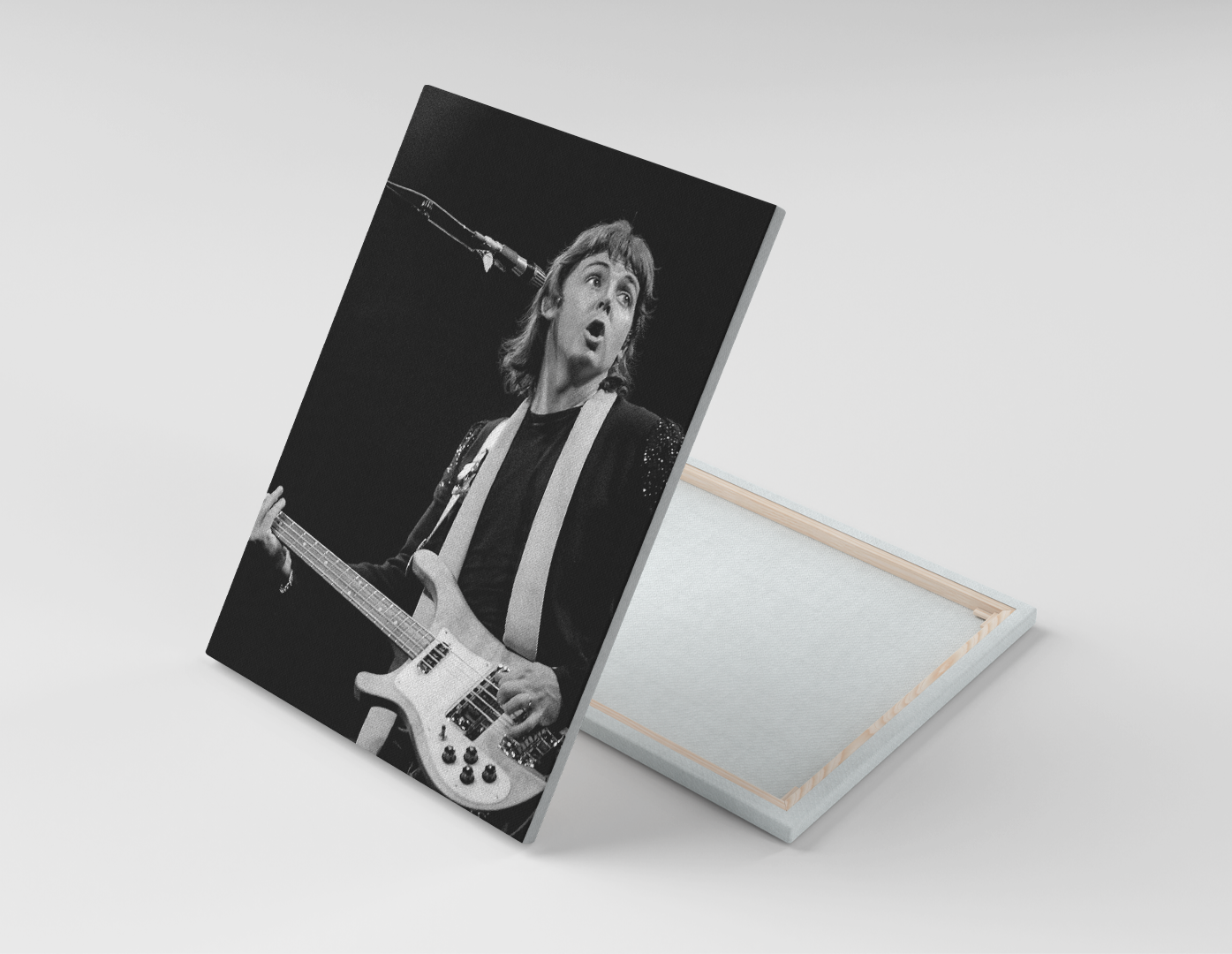 PAUL MCARTNEY CON GUITARRA